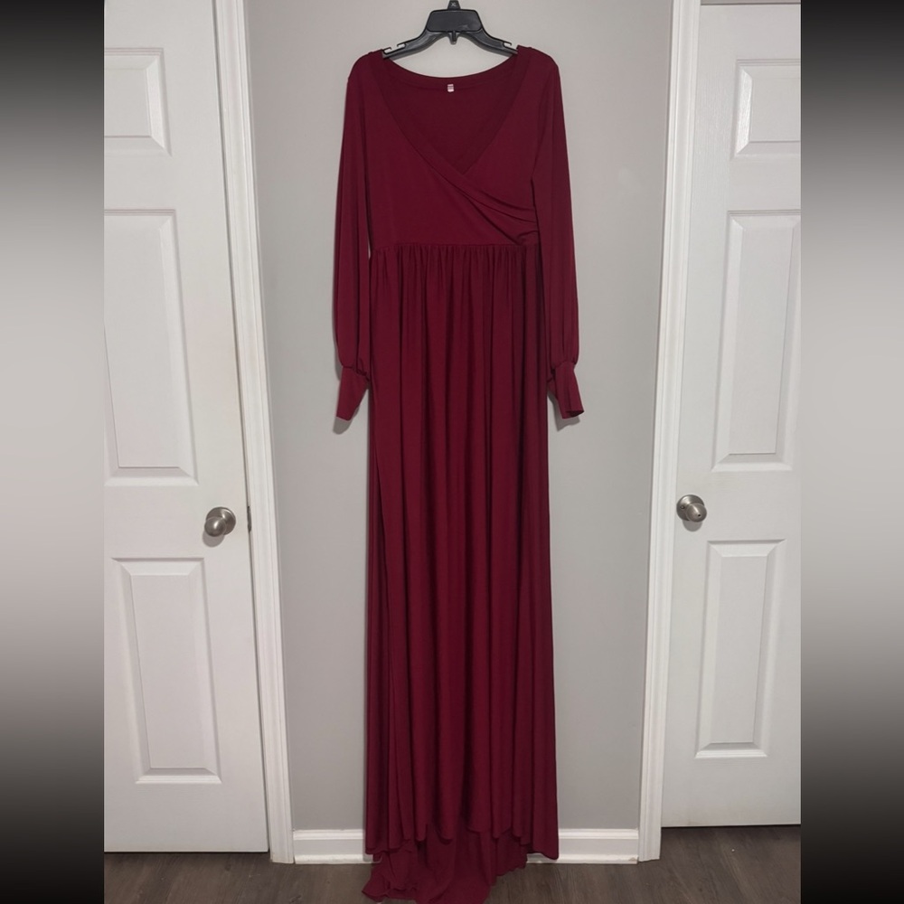 Elegant Burgundy Maxi Dress